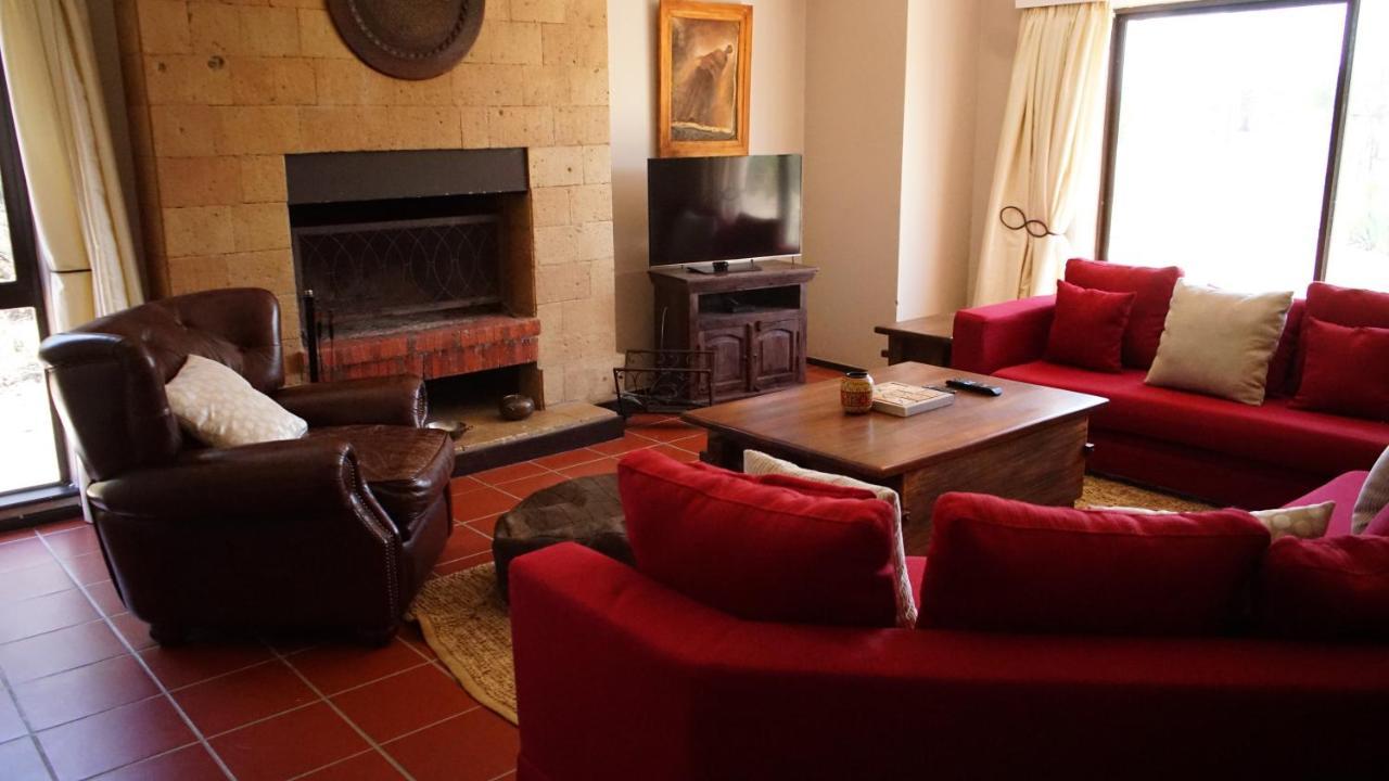 Nyikani House Нанюки Екстериор снимка